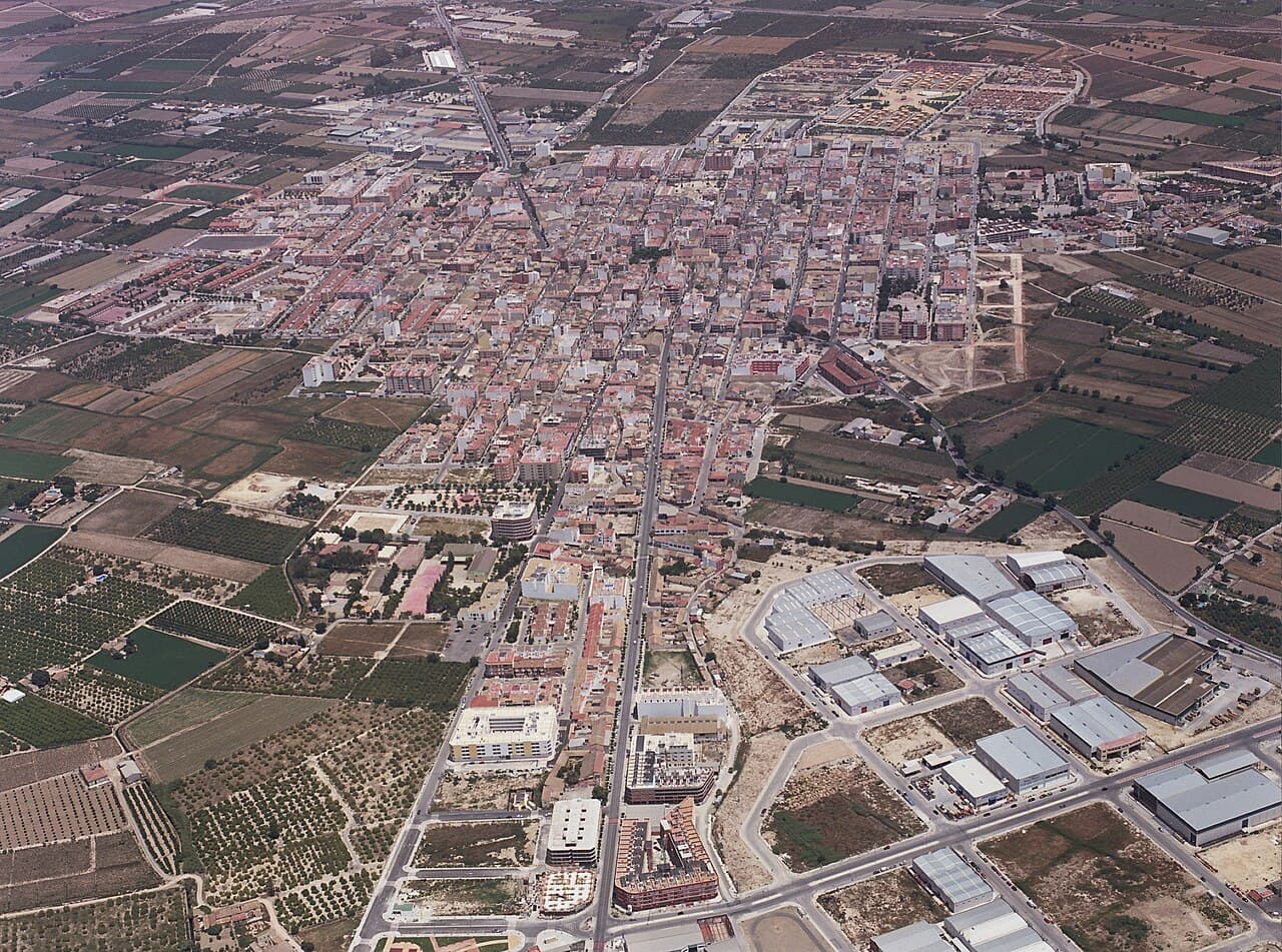 Luchtfoto van Almoradí in de Vega Baja del Segura