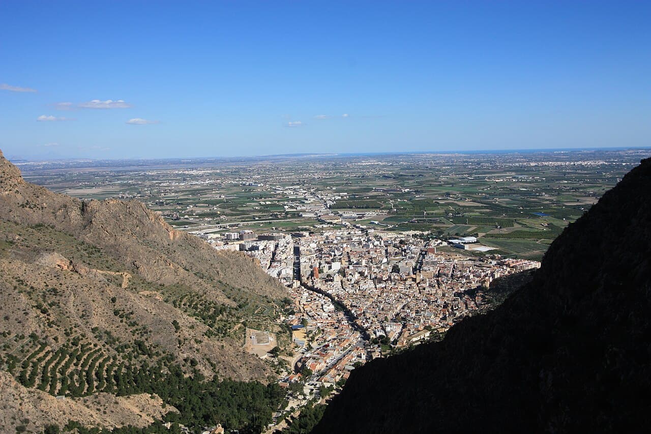 Uitzicht op Callosa de Segura vanaf La Plana