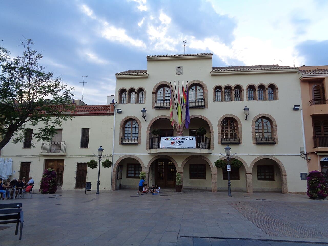 Het gemeentehuis van L'Eliana aan het plein