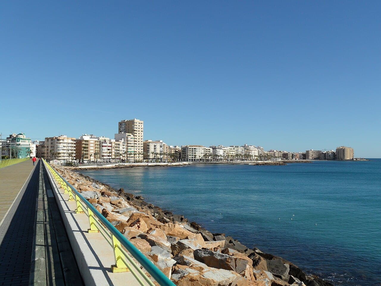 Uitzicht op Torrevieja vanaf de Dique de Levante